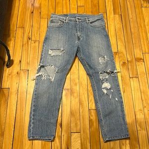 Levi’s 512 32X32 distressed jeans